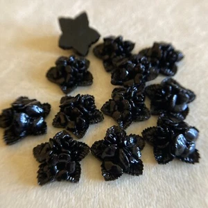 AM1199 Vintage Kunststoff Cabochons 18mm schwarz Blume/Blatt Cluster (12) - Bild 1 von 2
