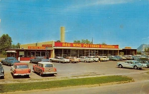 Red Wing Potteries Coffee Shop Vtg Cars Street View Red Wing,MN 1950's Postcard - Imagen 1 de 2