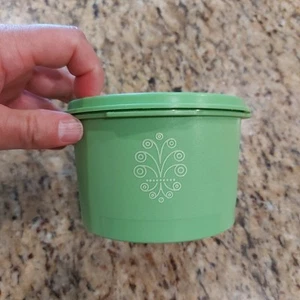 Tupperware Vintage Candy Apple Green Servalier Canister 4.5" 1297-15 Lid 812-41 - Picture 1 of 12
