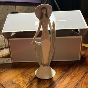 Lladro "LADY OF NICE" PORCELAIN WOMEN FIGURINE W/ Box #6213 13.5" OTZ - Picture 1 of 21