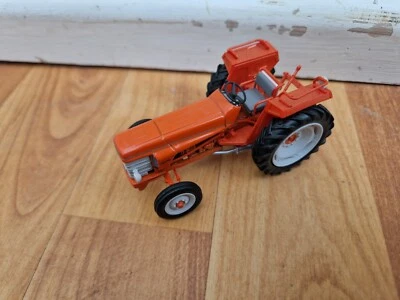 HACHETTE UNIVERSAL HOBBIES 1/43 CLASSIC 1964 RENAULT MASTER II TRACTOR - Image 1 of 3