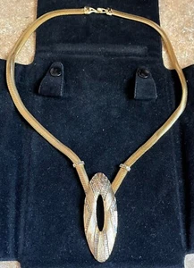 ORENA PARIS Gold Tone Chunky Chain Round Pendant Necklace Signed with Braided nn - Picture 1 of 8