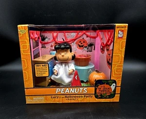 Peanuts Lucy At The Halloween Party Talking Playset 2003 Great Pumpkin - Picture 1 of 3