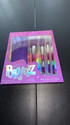 Juego de 5 brochas de maquillaje Bratz x Revolution con bolsa morada nuevo en caja set de regalo Foto 1 de 4
