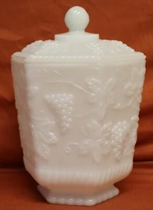Tarro y tapa hexagonal de vidrio de leche Fire-King ancla Hocking patrón de uva 9”. 521d - Imagen 1 de 14