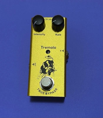 Tremolo Guitar Pedal - Image 1 of 4
