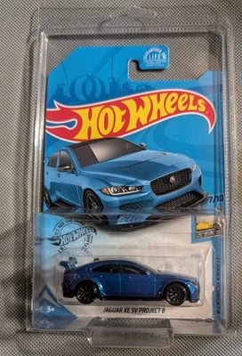 Jaguar XE SV Project 8 2019 azul exclusivo de GameStop HW fresco de fábrica Hot Wheels  Foto 1 de 4
