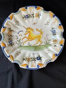 Ancienne assiette en faïence française De Moustiers licorne avec fleurs. Dos marqué - Photo 1 sur 9