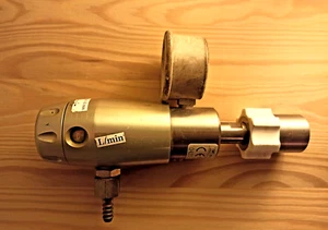 Riduttore di pressione regolatore ossigeno manometro rubinetto gas flussimetro - Foto 1 di 6