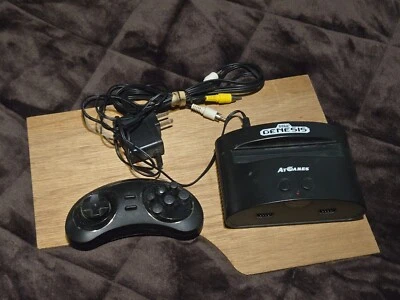 Consola de juegos clásica AtGames Sega Genesis con cables y mando 80 juegos Foto 1 de 4