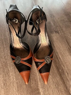 Zapatos con tiras vintage Y2K tacones puntiagudos cuero de aguja calaveras Rock and Republic Foto 1 de 4