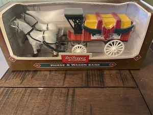 1995 Dr. Pepper Christmas Horse & Wagon Bank 1:32 Scale Diecast ERTL Collectible - Picture 1 of 6