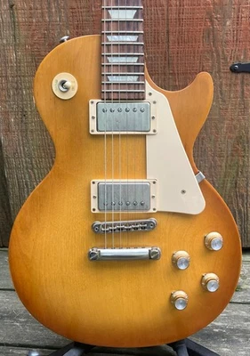 2018 GIbson Les Paul Tribute Guitar, Honey Burst, Hard Case - Image 1 of 4