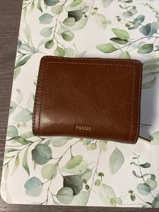 FOSSIL Logan RFID Small Bifold Geldbörse Saddle hellbraun - Bild 1 von 5