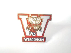 Prendedor de fútbol americano Wisconsin Badgers sombrero solapa pin Bucky Badger - Imagen 1 de 3