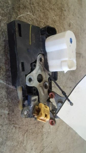 2002-09 GMC Envoy Chevrolet Trailblazer FRONT PASSENGER Side Door Lock Actuator - Imagem 1 de 4