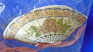 Avon PIN Vintage SACHET Asian Motif FAN Fabric Scent Filled NEW - Picture 1 of 3