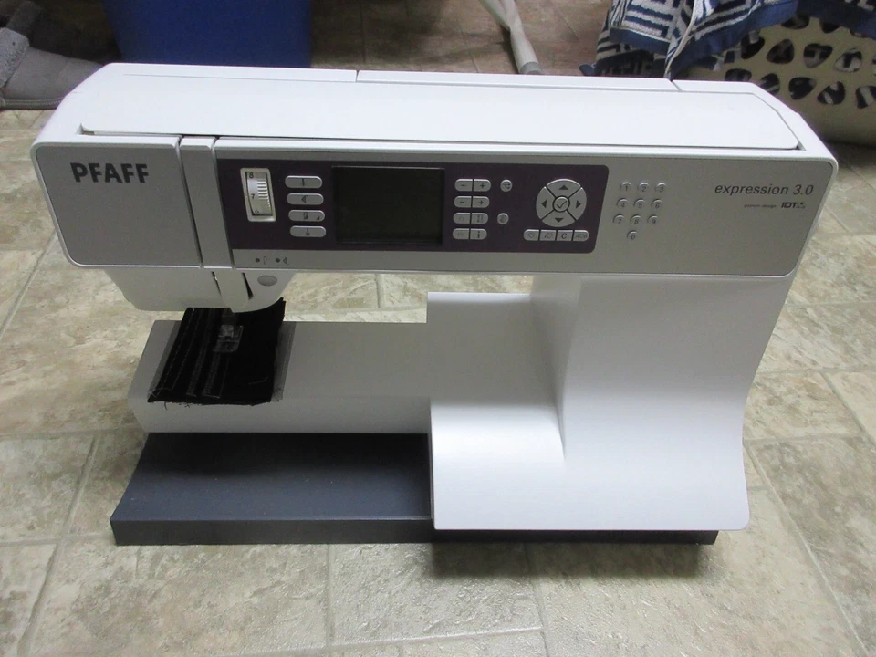 Pfaff IDT Expression 3.0 Quilting Sewing Machine  (LOW HOURS) - Image 1 of 4