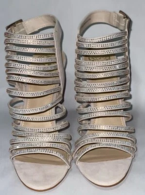 Zapato Vince Camuto Tacones Talla 8.5 Sand Dollar Gamuza Verdadera Volquete Adornado con Tiras Foto 1 de 4