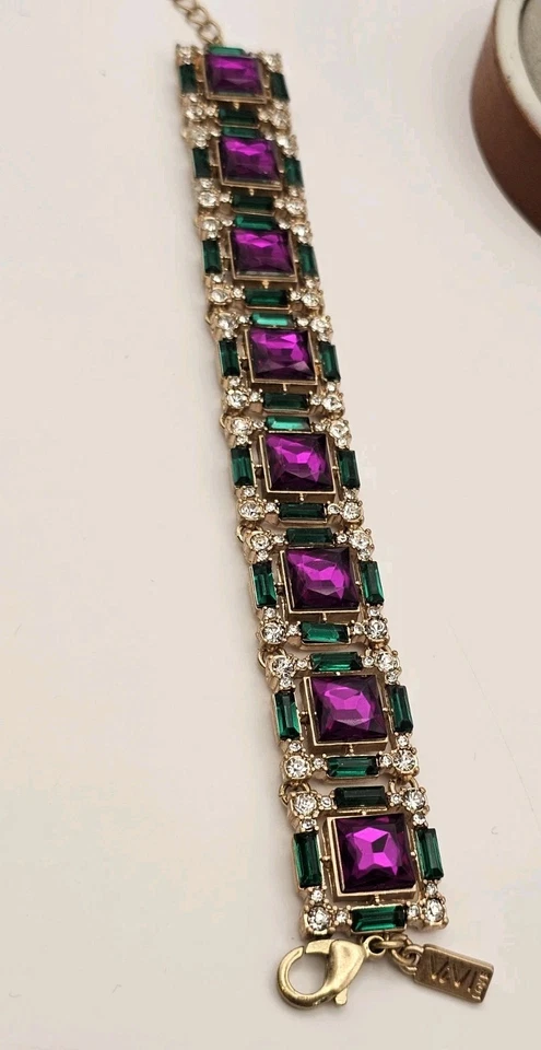 Hermosa pulsera dorada con estrás Vivi Jewel 😍  Foto 1 de 4