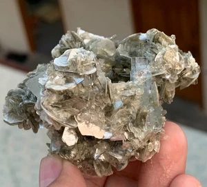 Hermosa aguamarina de 543 quilates con fluorita y cristal de mica de Pakistán - Imagen 1 de 7