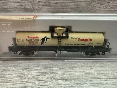 N Scale ***PENGUIN DAIRY FARMS CHRISTMAS*** 1980 Tank Car - KATO 808 3000 **RARE - Image 1 of 4