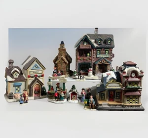 Vintage Weihnachtsdorf 4 Keramik Gebäude mit Figuren Weihnachtsposten - Bild 1 von 18