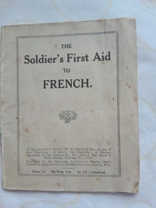WW1 'SOLDIERS FIRST AID TO FRENCH' BOOKLET. 1914 - Picture 1 of 4