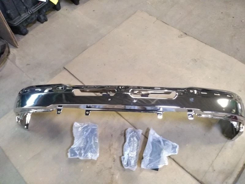 (SOLO RECOGIDA LOCAL) Parachoques delantero estilo clásico cromado se adapta 03-07 Silverado 1500  Foto 1 de 4