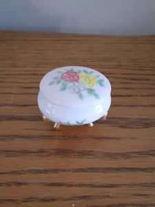 Vintage Schmuckschatulle Porzellan handbemalt rot weiß & gelb Blumen gemarkt AB - Bild 1 von 7