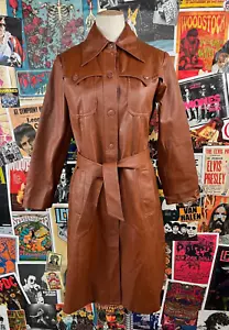 Abrigo de gabardina vintage para mujer años 70 marrón de cuero sintético amour Woodstock con cinturón talla XS - Imagen 1 de 19