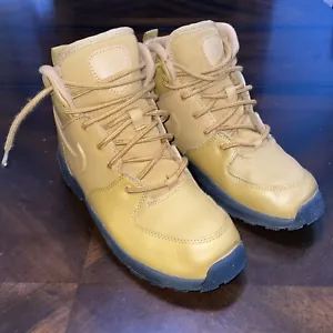 Nike Manoa LTR Jungen Weizen Gold Sport Outdoor Stiefel Schuhe BQ5373-700 Größe 3Y - Bild 1 von 8
