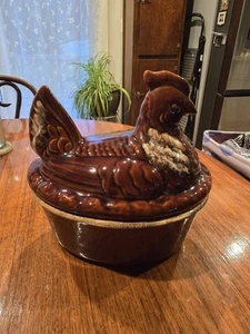 Vintage Hull Pottery USA Brown Drip Large Hen Chicken Nest Casserole - Picture 1 of 8