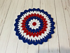 Tapis de table ronde carré crochet grand-mère - fait main - rouge, blanc et bleu