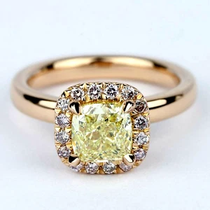 Anillo de boda halo moissanita oro rosa liso de 1,80 quilates corte cojín de moissanita - Imagen 1 de 6
