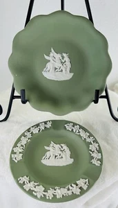 Vintage Set 2 Wedgwood Jasperware matt salbeigrün überbackene Pegasus & Musen Geschirr - Bild 1 von 23