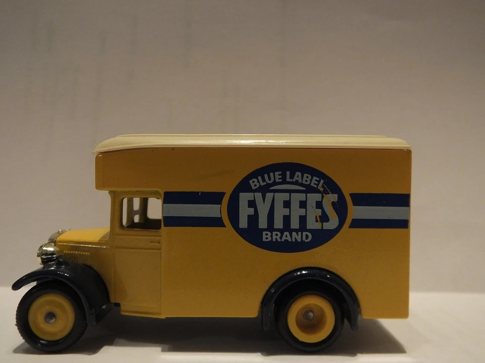 LLEDO DG16 010C 1934 DENNIS PARCELS VAN - FYFFES BLUE LABEL BRAND - RARE #14 - Image 1 of 1