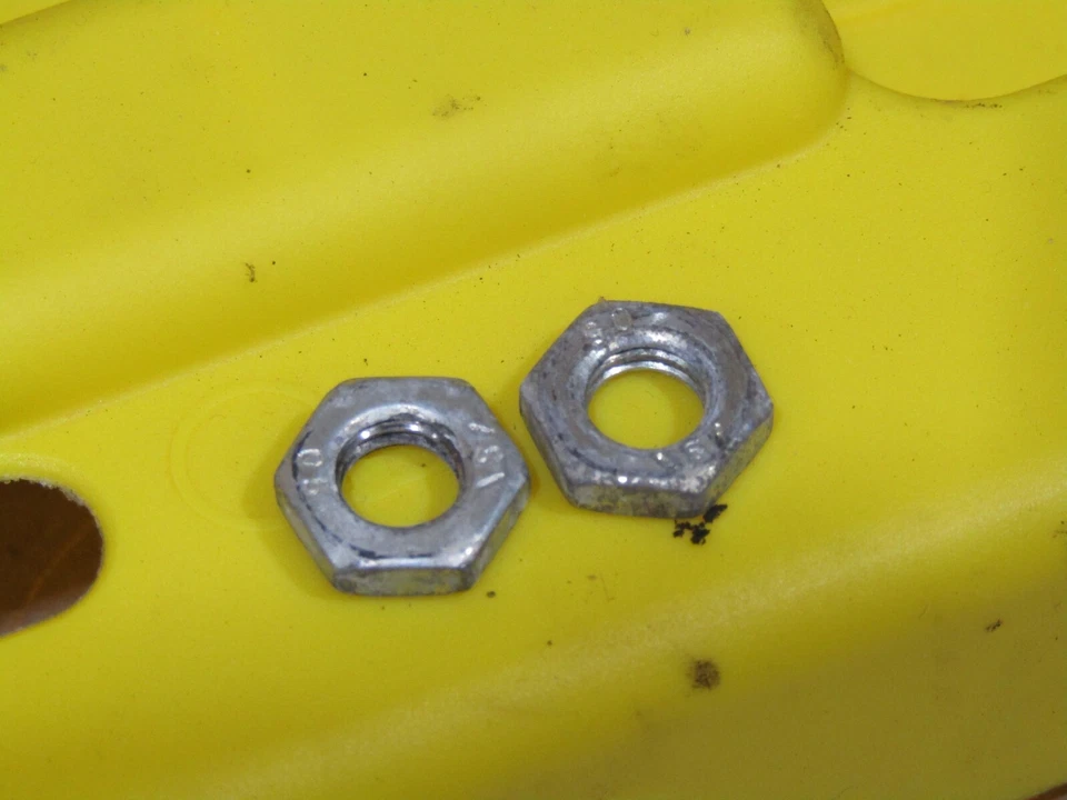 2000 - 2005 Saturn LW LS L100 L200 原始设备制造商挡风玻璃雨刮臂螺母套装 01 02 03 04 05 — 第 1/1 张图片