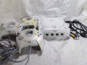 SEGA Dreamcast Home Console - White System Works W/ 3 Controllers EUC HKT-3020
