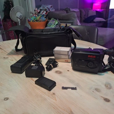 RCA Small Wonder VHS-C Camcorder CC633A, Bag, Charger, 2 Batteries **For Parts** - Image 1 of 4