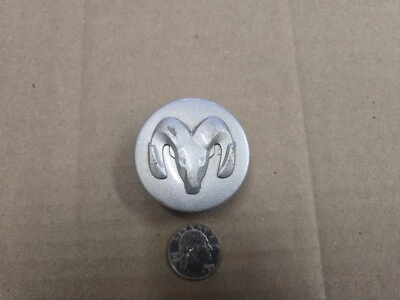 Tapa central plateada Dodge OEM 2002-2007 Caravan Calibre Nitro Stratus 0WG23TRMAA Foto 1 de 3