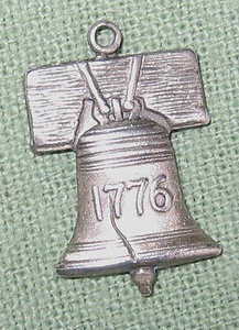 Souvenir Vintage Silber Liberty Bell Philadelphia PA USA Reise Charm Anhänger  - Bild 1 von 7