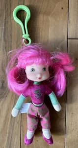 Strawberry Shortcake Raspberry Torte Charming Friends Doll 2006 Backpack Clip - Picture 1 of 6