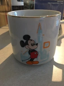 VINTAGE WALT DISNEY WORLD PRODUCTIONS MICKEY MOUSE CASTLE COFFEE CUP, RARE! - Picture 1 of 7