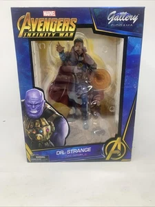 Diamond Select Gallery Avengers: Infinity War Dr. Seltsames PVC Diorama - Bild 1 von 6