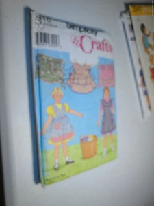 Simplicity Crafts 8916 Child's Apron Size A Sz 3-8 Sewing Pattern - Picture 1 of 1