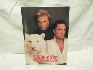 Kenneth Feld Presents Siegfried & Roy At the Mirage [Paperback] - Imagen 1 de 3