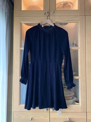 Vestido Terciopelo Azul Profundo, Diseñador, Maje, Talla 2, Línea A, Detalle Cuello Volantes Foto 1 de 4