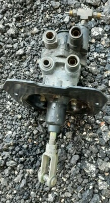 Conjunto de válvula de pedal de freio a ar INTERNATIONAL DURASTAR - 3624400C91 - Imagem 1 de 4