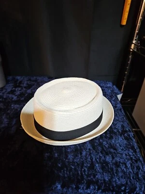 Nuevo Fedora Epoch Hats Company para hombre con banda y ribete en contraste Foto 1 de 4